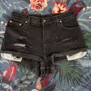 One of a kind LEVI shorts from Aritzia!